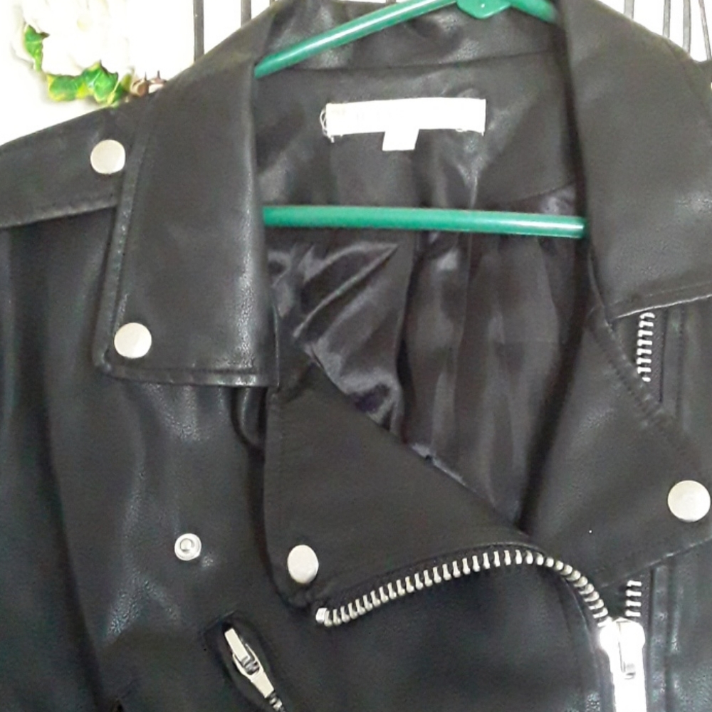 Lady bomber jacket. - Picture 2 of 7